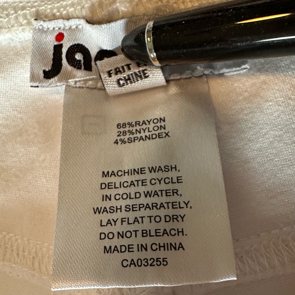 ‼️3 for $30 - White Slip On Cropped Pants with Blue Trim & elastic band - Picture 10 of 10